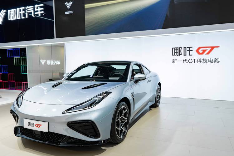 东莞178哪吒汽车在智能汽车领域的表现，领途汽车在新能源汽车市场中的影响力